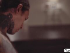 Horny Tbabe gets her ass licked and fucked by tattooed guy